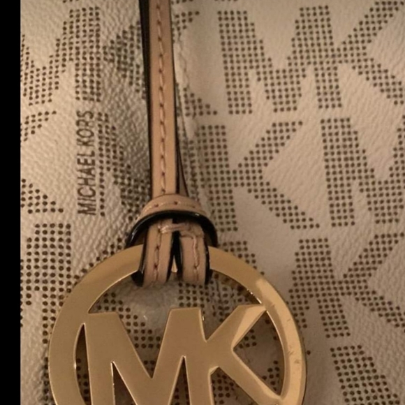 Authentic Michael kors handbag - Picture 3 of 9